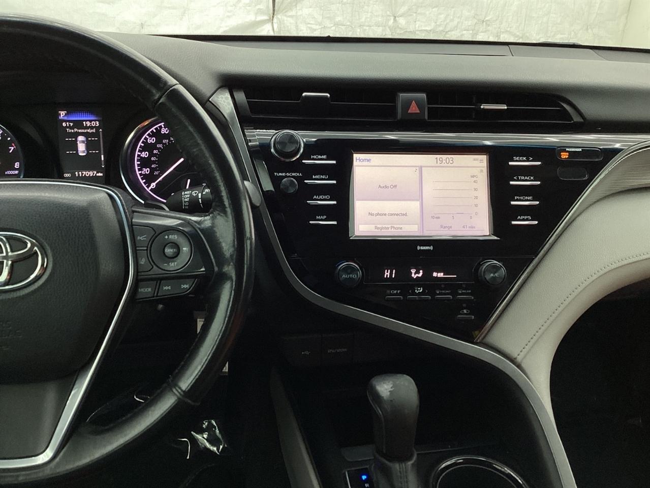 Toyota Camry SE Auto (Natl) 2020