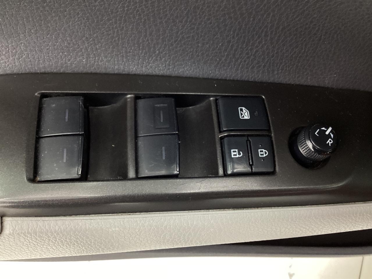 Toyota Camry SE Auto (Natl) 2020