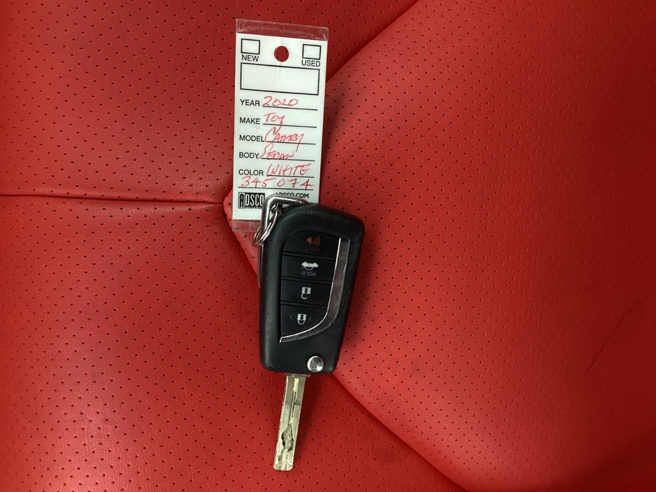 Toyota Camry SE Auto (Natl) 2020