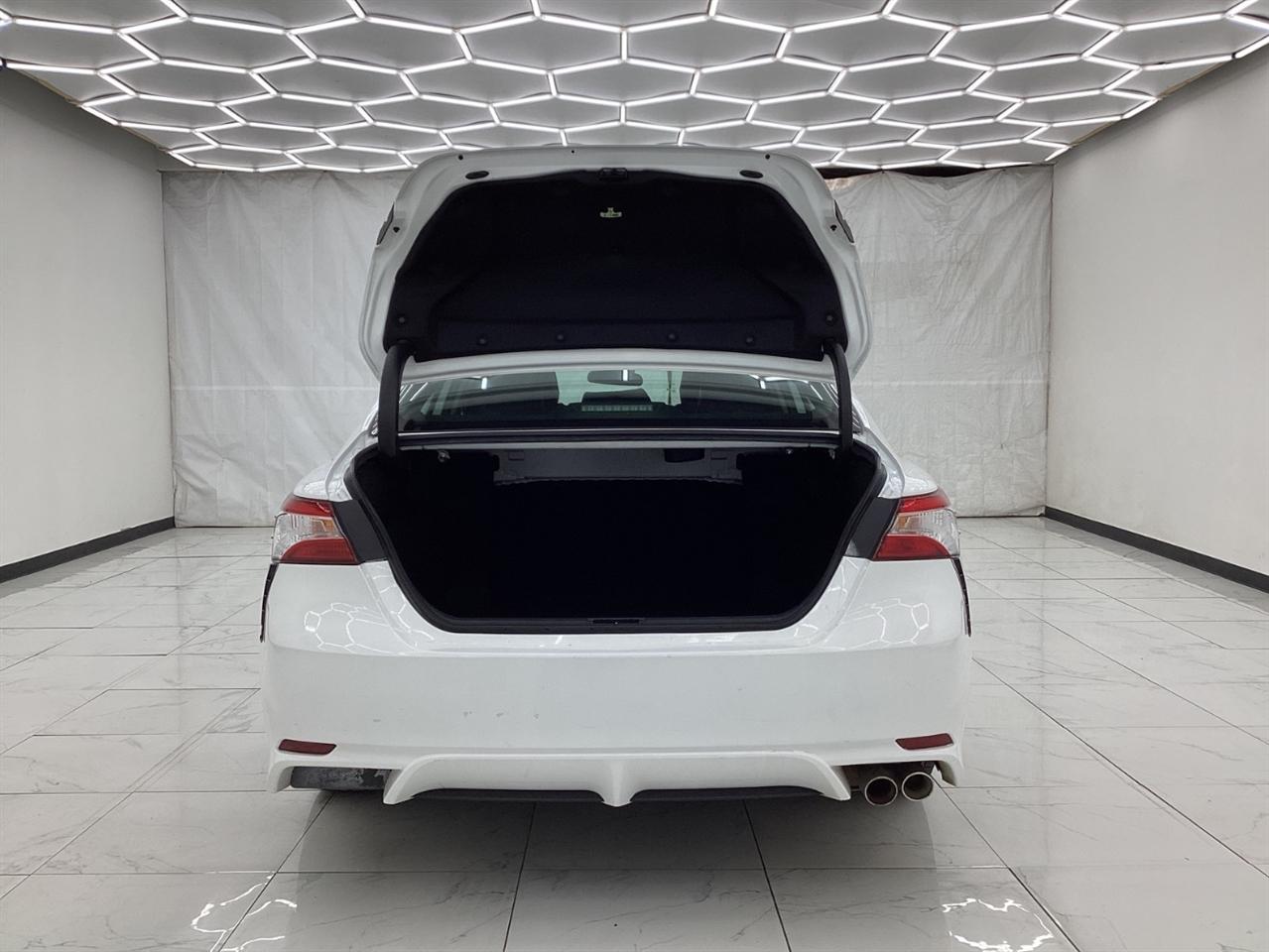 Toyota Camry SE Auto (Natl) 2020