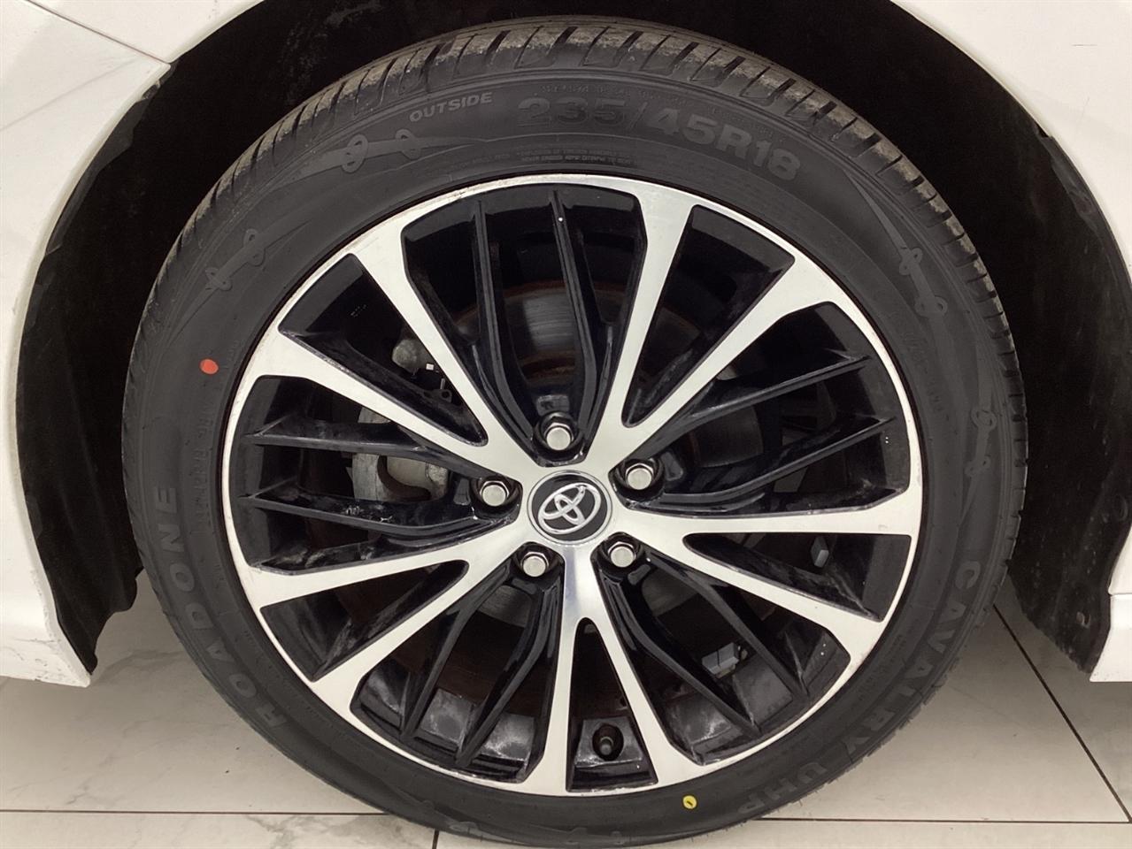 Toyota Camry SE Auto (Natl) 2020