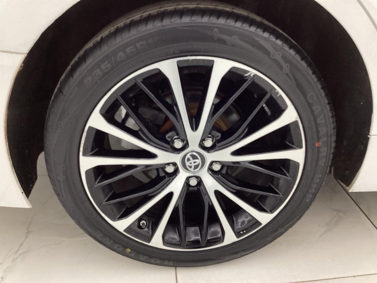 Toyota Camry SE Auto (Natl) 2020