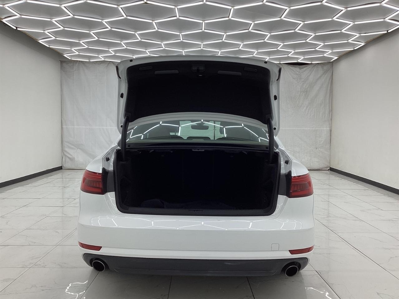 Audi A4 2.0 TFSI Auto ultra Premium FWD 2017