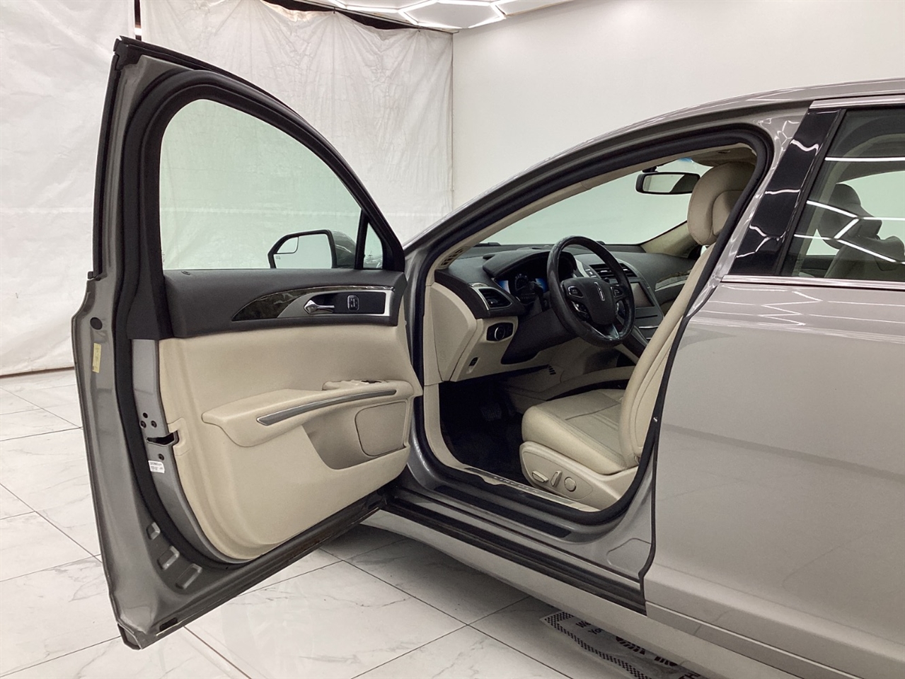 Lincoln MKZ 4dr Sdn Hybrid FWD 2016