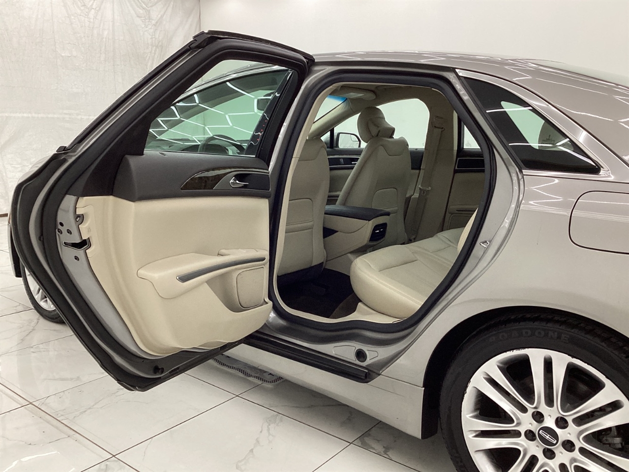 Lincoln MKZ 4dr Sdn Hybrid FWD 2016