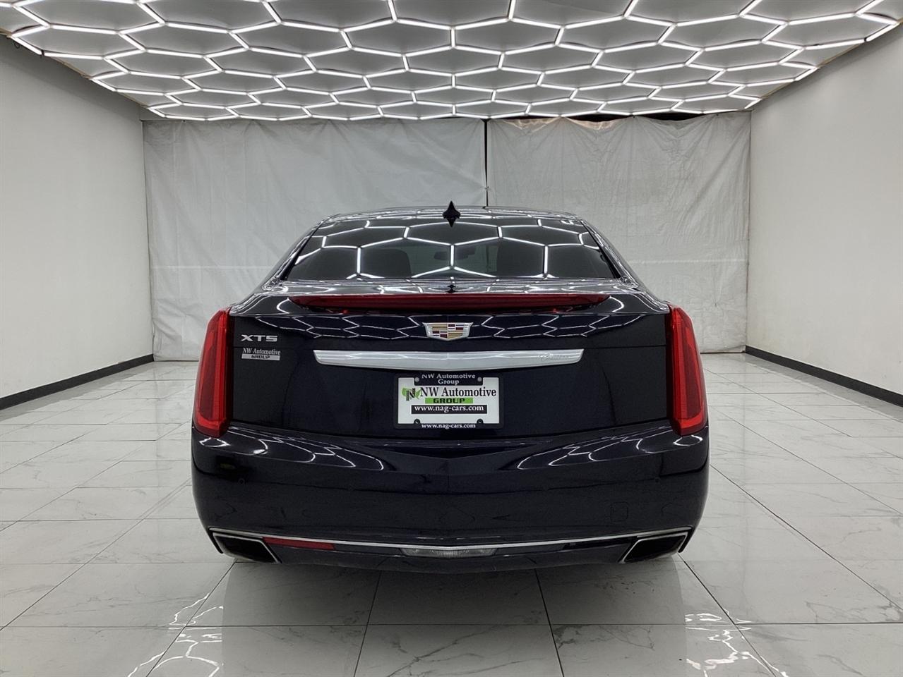 Cadillac XTS 4dr Sdn Luxury Collection FWD 2016