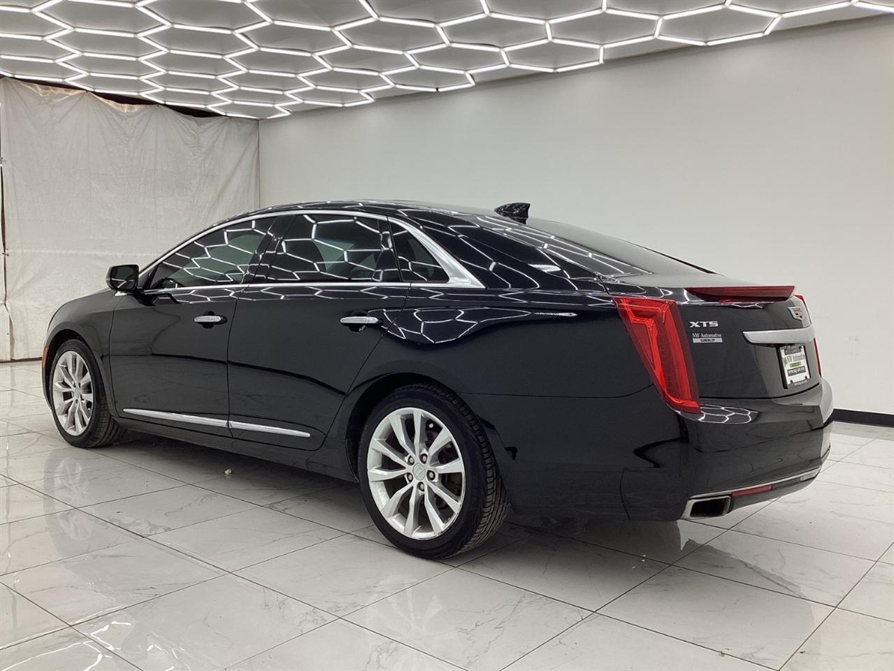 Cadillac XTS 4dr Sdn Luxury Collection FWD 2016