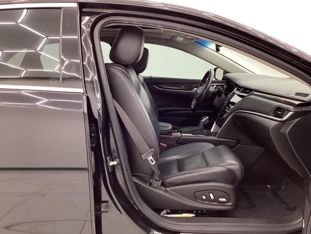 Cadillac XTS 4dr Sdn Luxury Collection FWD 2016