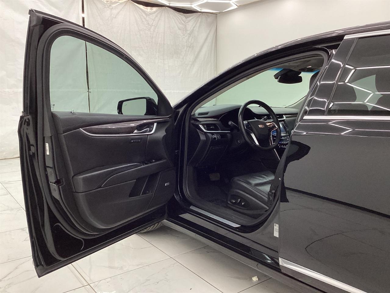 Cadillac XTS 4dr Sdn Luxury Collection FWD 2016