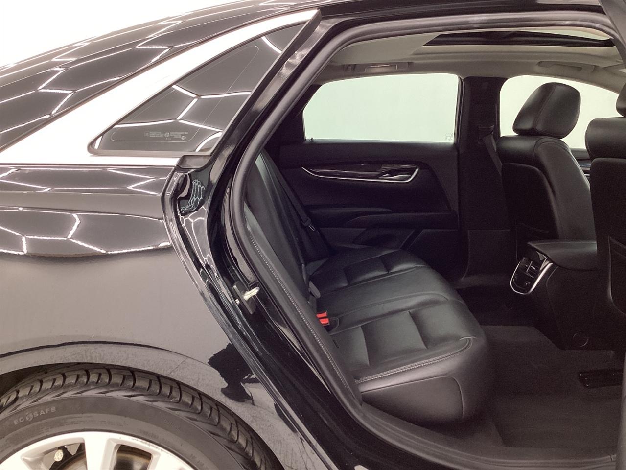 Cadillac XTS 4dr Sdn Luxury Collection FWD 2016