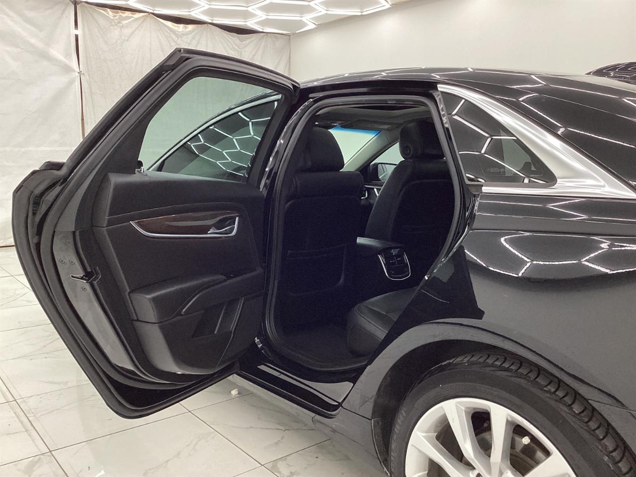 Cadillac XTS 4dr Sdn Luxury Collection FWD 2016