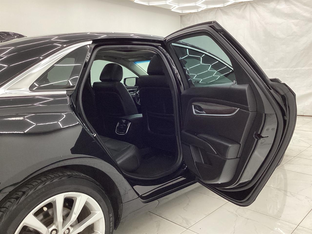 Cadillac XTS 4dr Sdn Luxury Collection FWD 2016