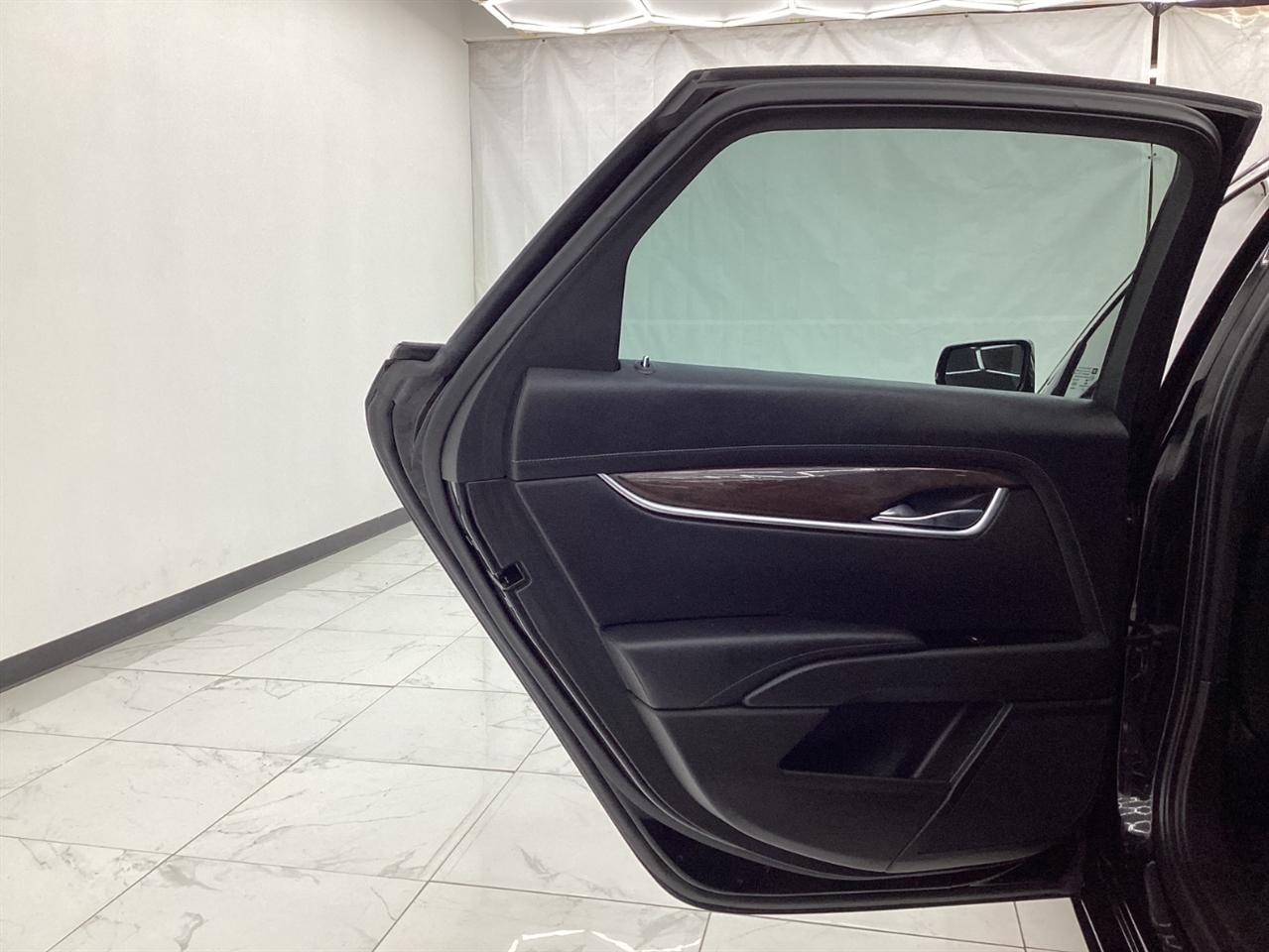 Cadillac XTS 4dr Sdn Luxury Collection FWD 2016