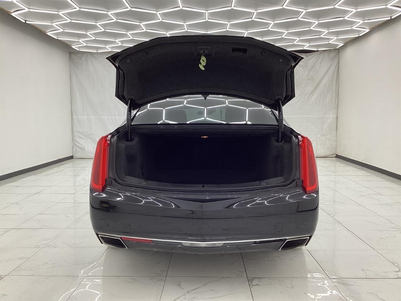 Cadillac XTS 4dr Sdn Luxury Collection FWD 2016