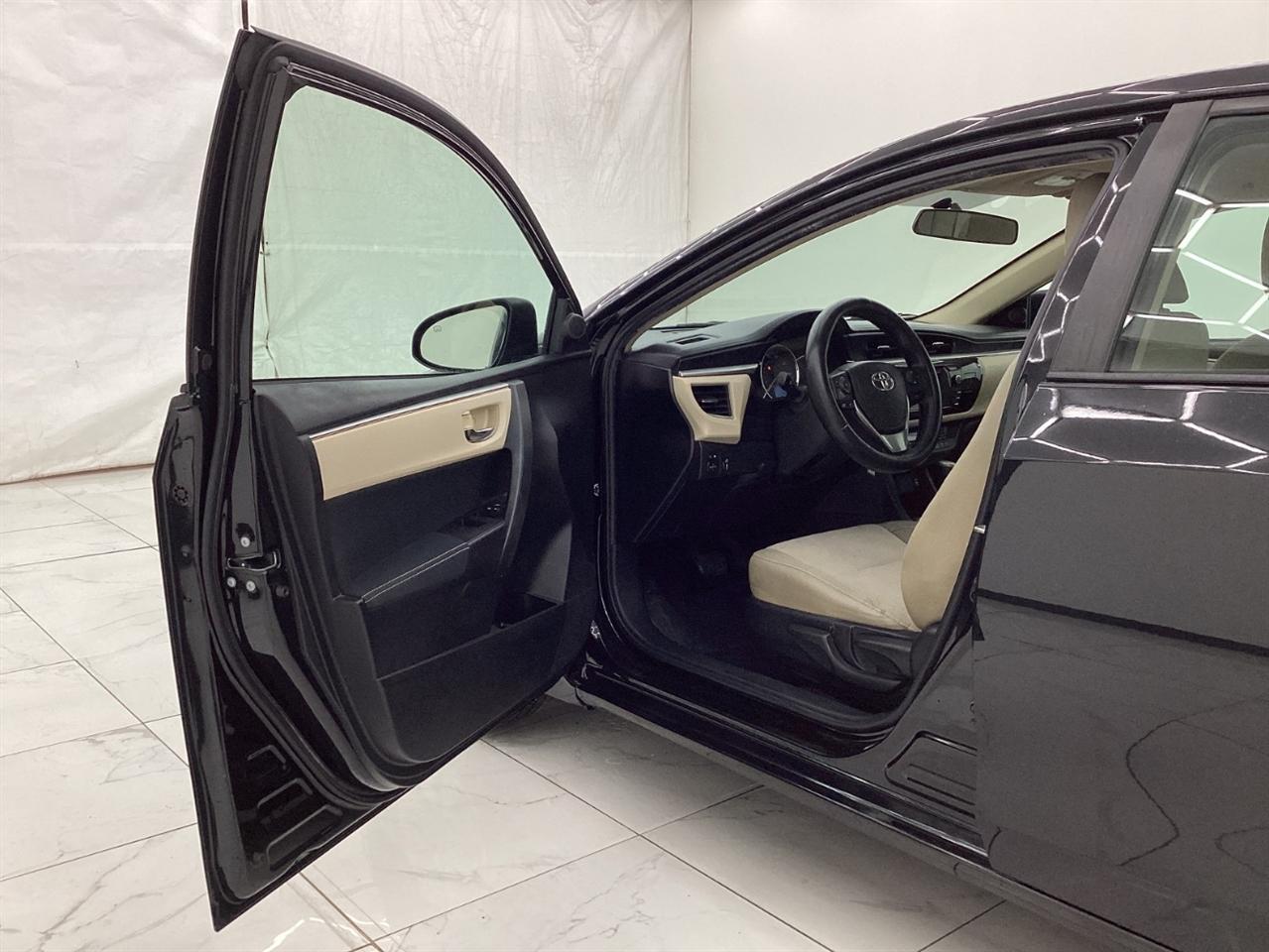 Toyota Corolla 4dr Sdn CVT LE Premium (Natl) 2015