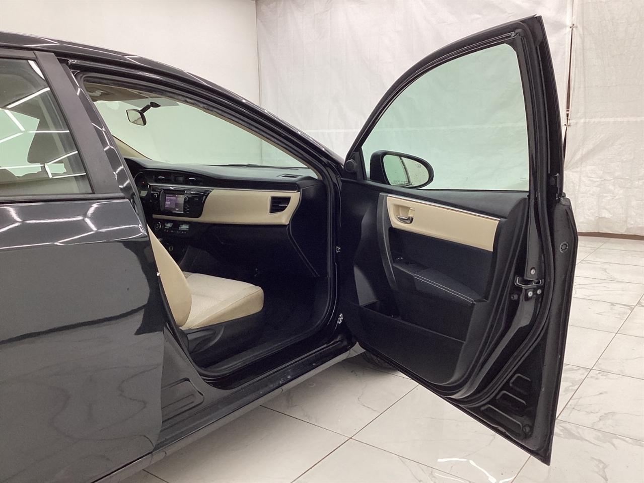 Toyota Corolla 4dr Sdn CVT LE Premium (Natl) 2015