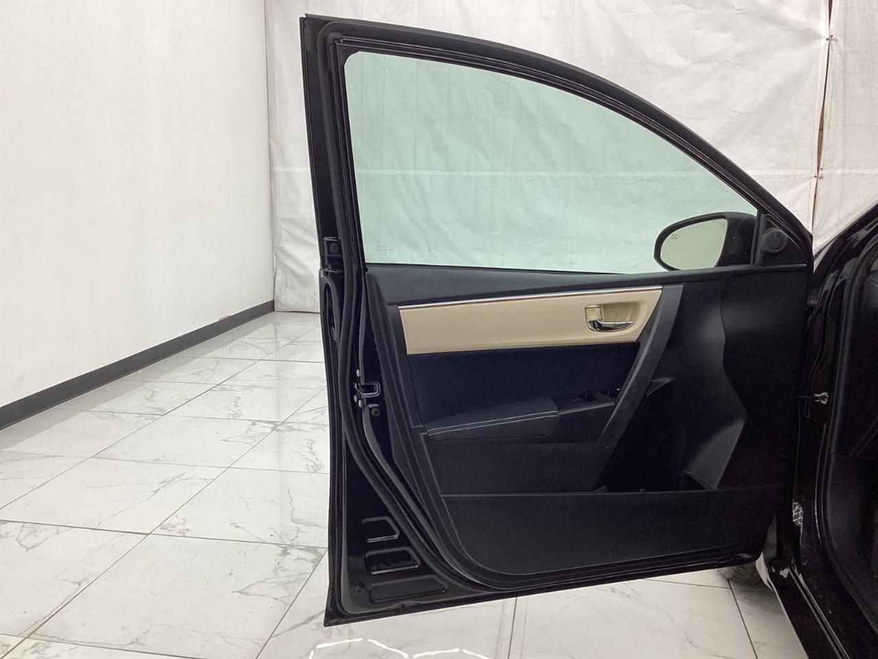 Toyota Corolla 4dr Sdn CVT LE Premium (Natl) 2015