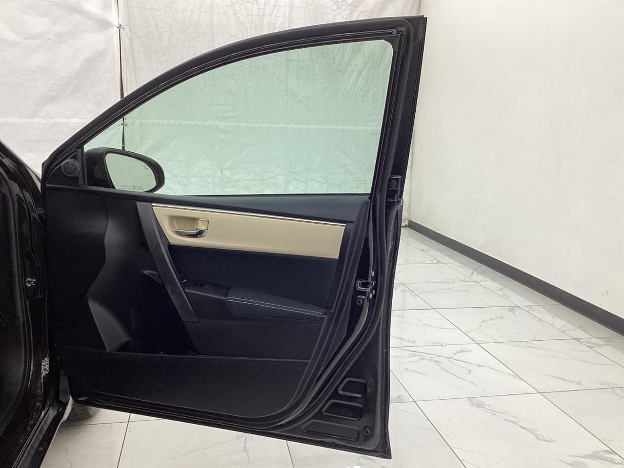 Toyota Corolla 4dr Sdn CVT LE Premium (Natl) 2015