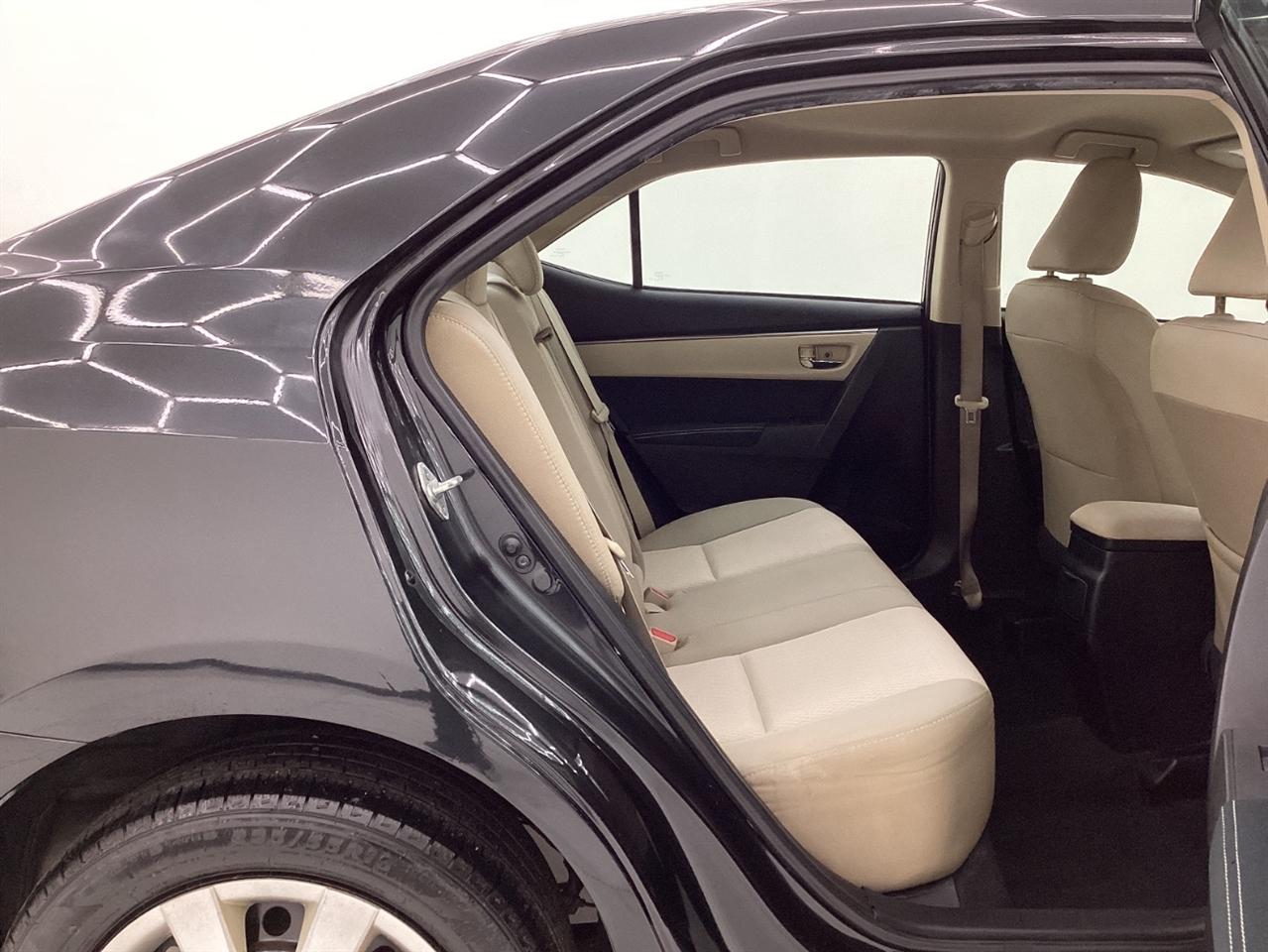 Toyota Corolla 4dr Sdn CVT LE Premium (Natl) 2015