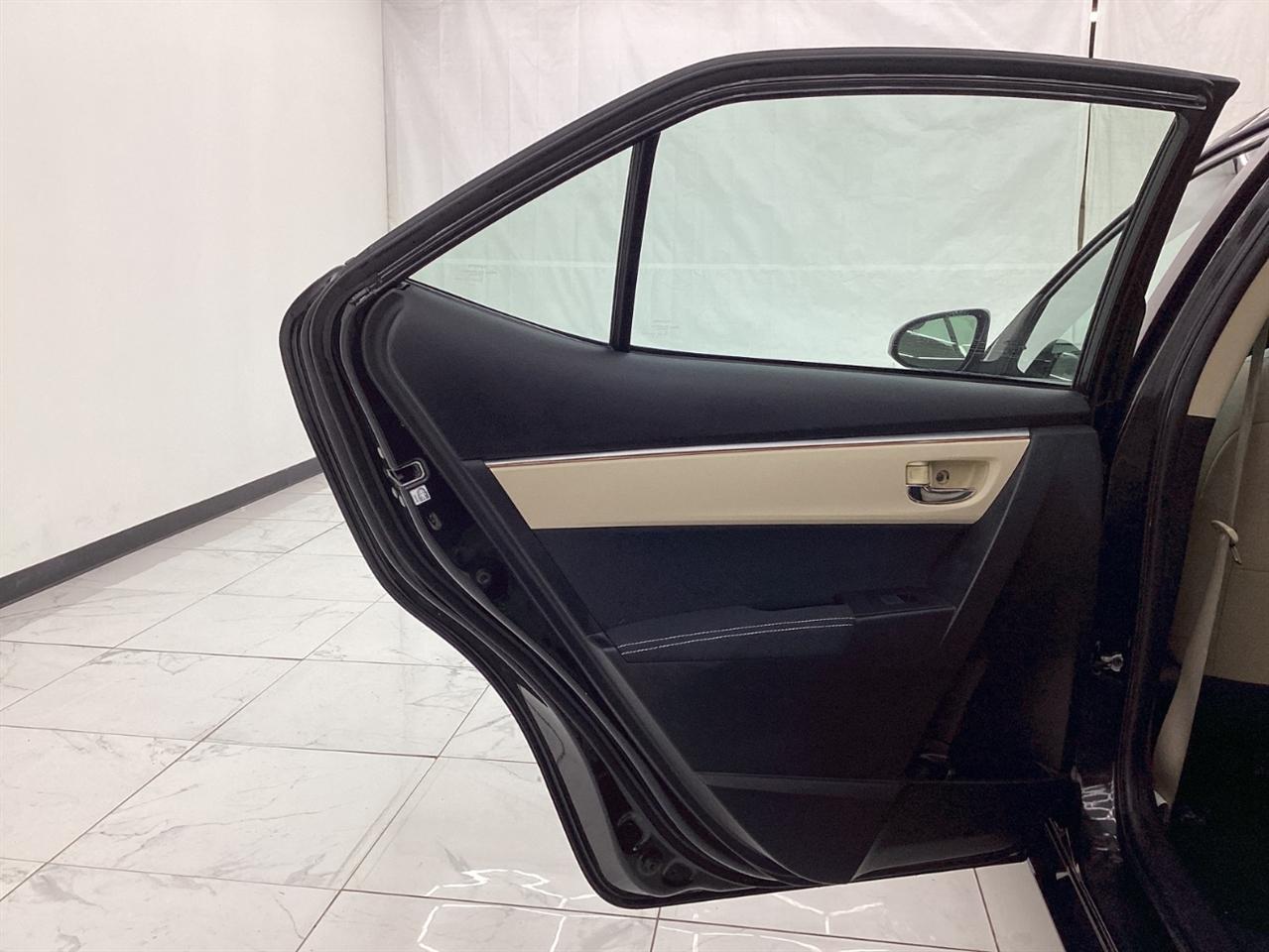 Toyota Corolla 4dr Sdn CVT LE Premium (Natl) 2015