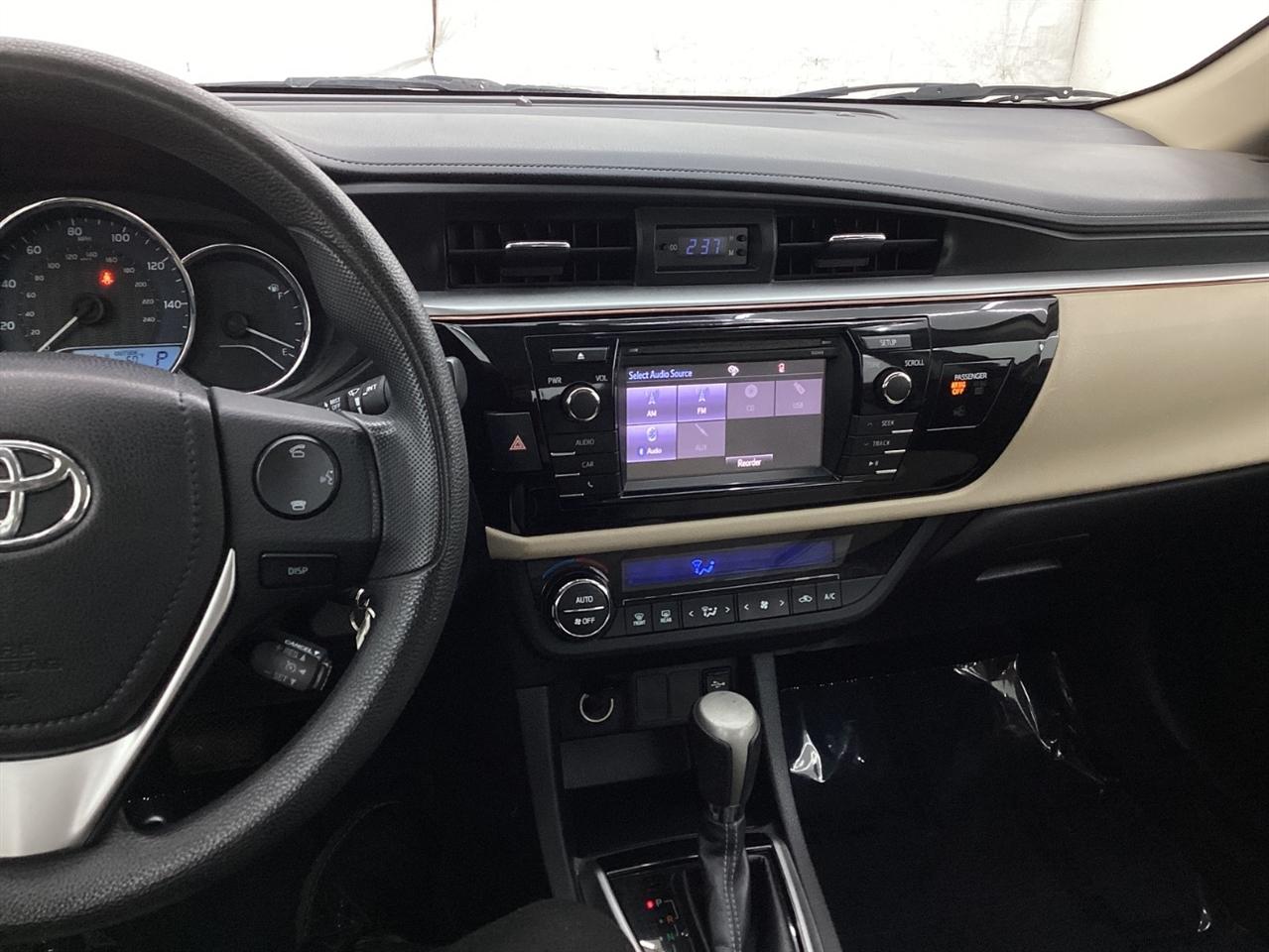 Toyota Corolla 4dr Sdn CVT LE Premium (Natl) 2015