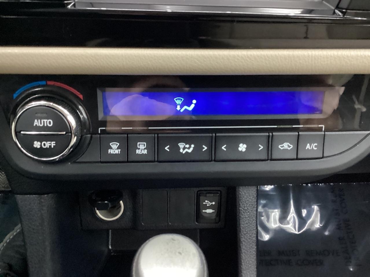 Toyota Corolla 4dr Sdn CVT LE Premium (Natl) 2015