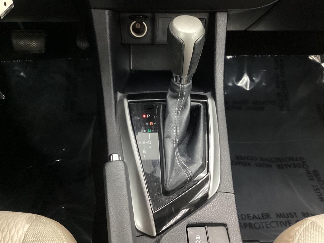 Toyota Corolla 4dr Sdn CVT LE Premium (Natl) 2015