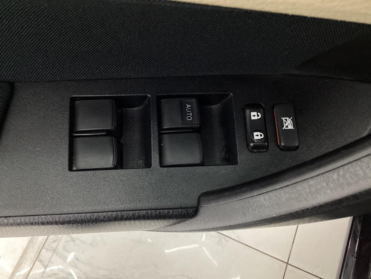 Toyota Corolla 4dr Sdn CVT LE Premium (Natl) 2015