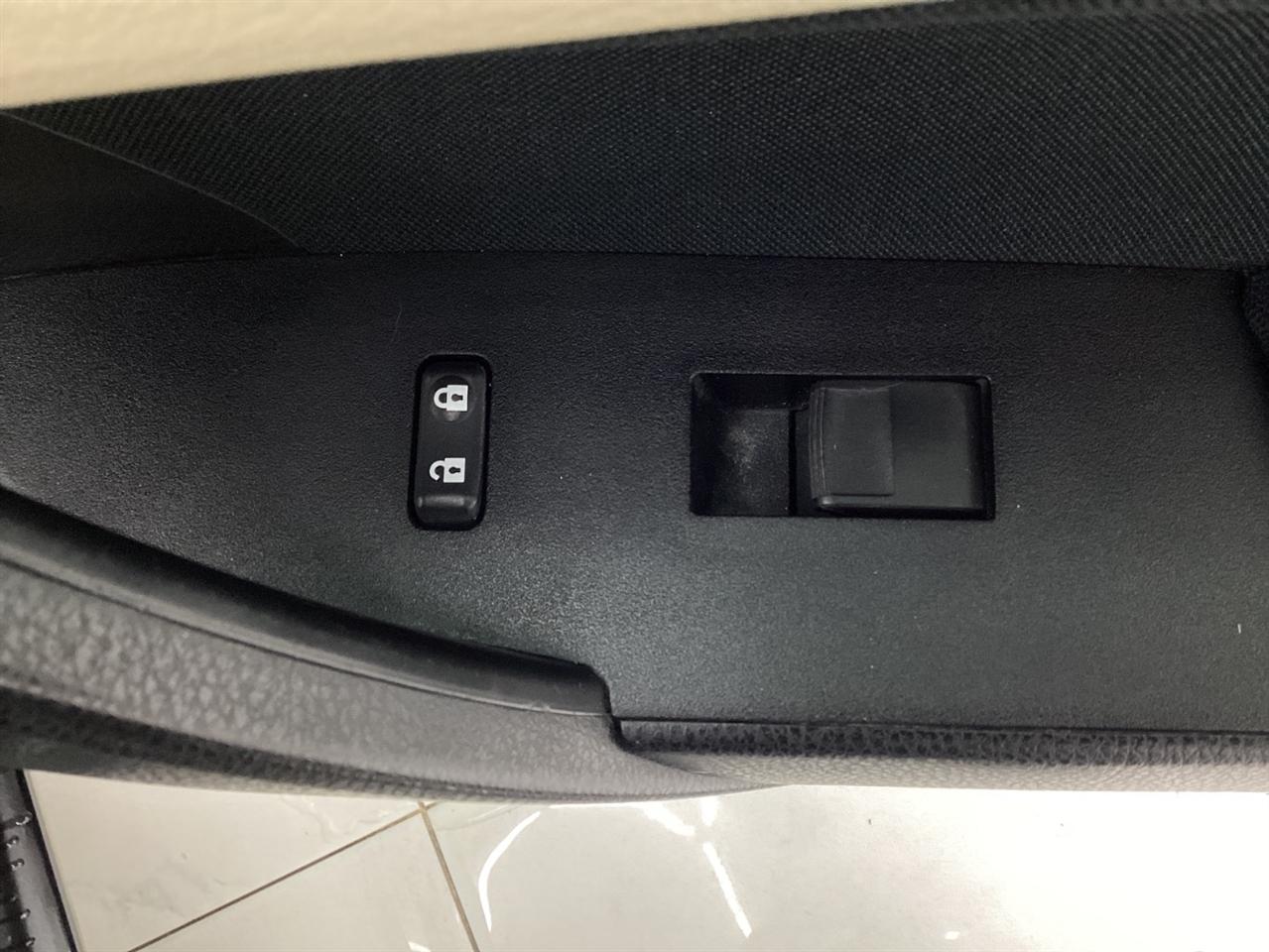 Toyota Corolla 4dr Sdn CVT LE Premium (Natl) 2015