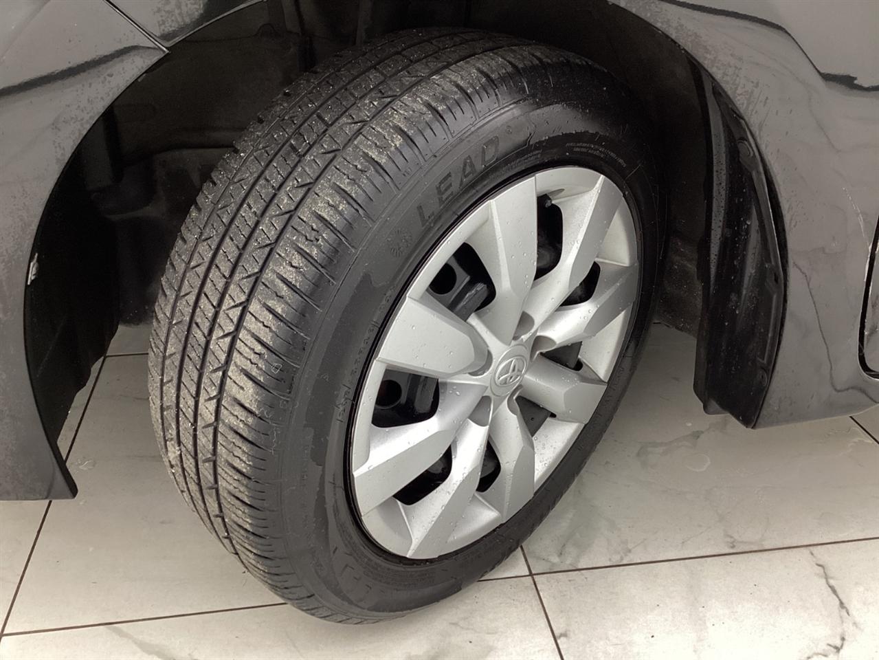 Toyota Corolla 4dr Sdn CVT LE Premium (Natl) 2015