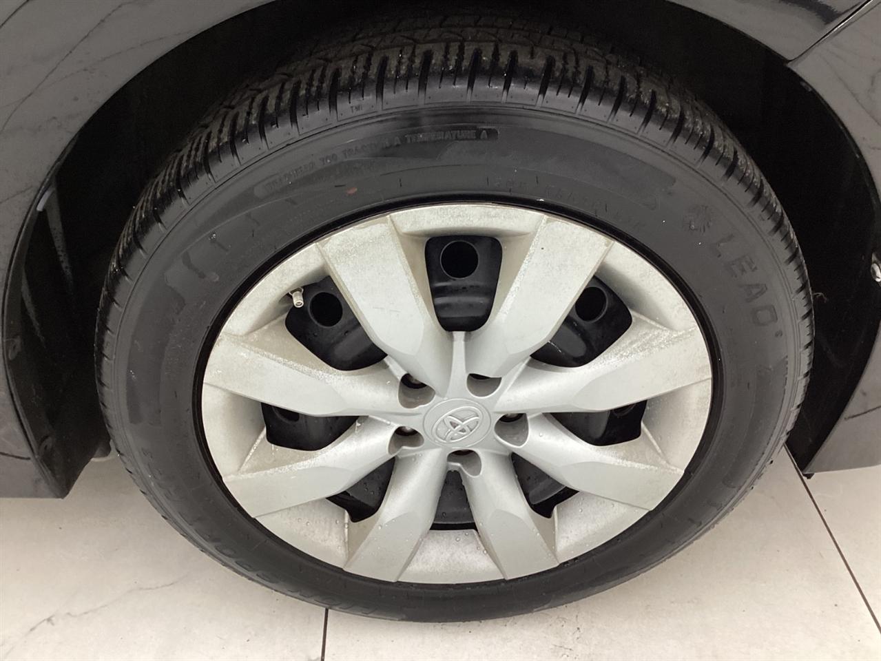 Toyota Corolla 4dr Sdn CVT LE Premium (Natl) 2015