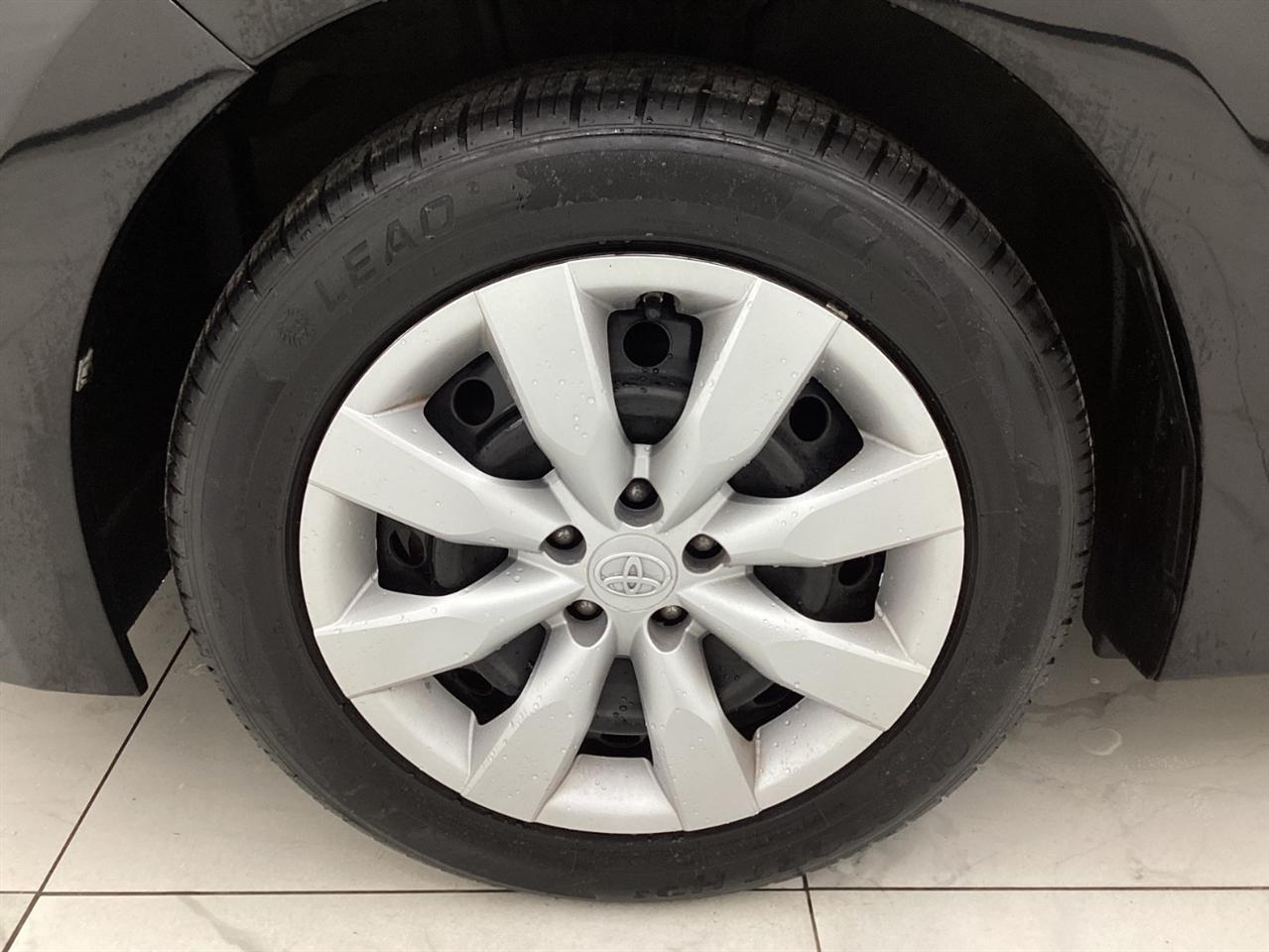 Toyota Corolla 4dr Sdn CVT LE Premium (Natl) 2015
