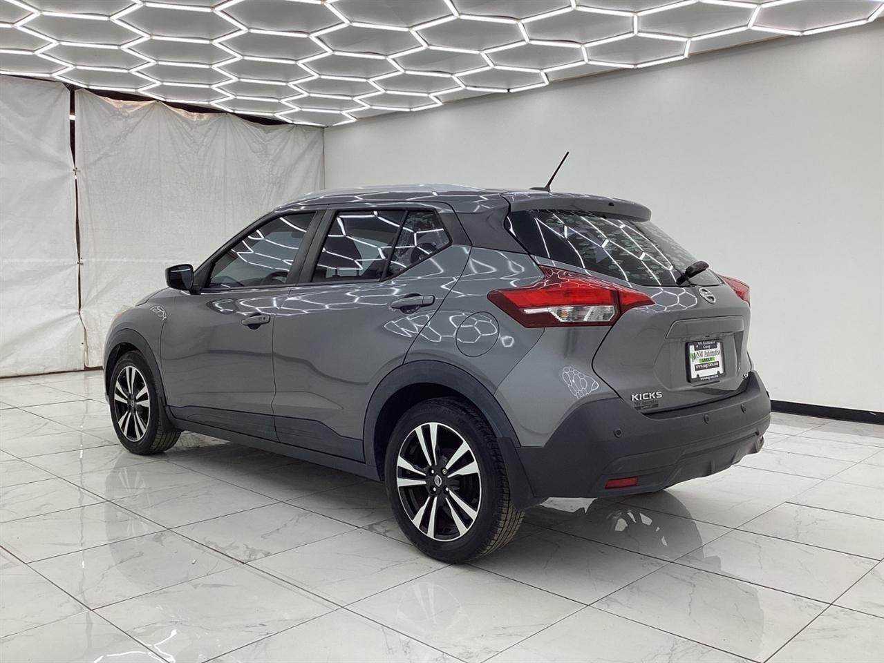 Nissan Kicks SV FWD 2020