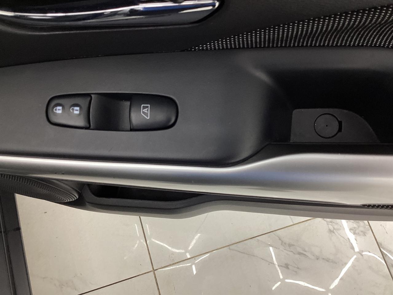 Nissan Kicks SV FWD 2020