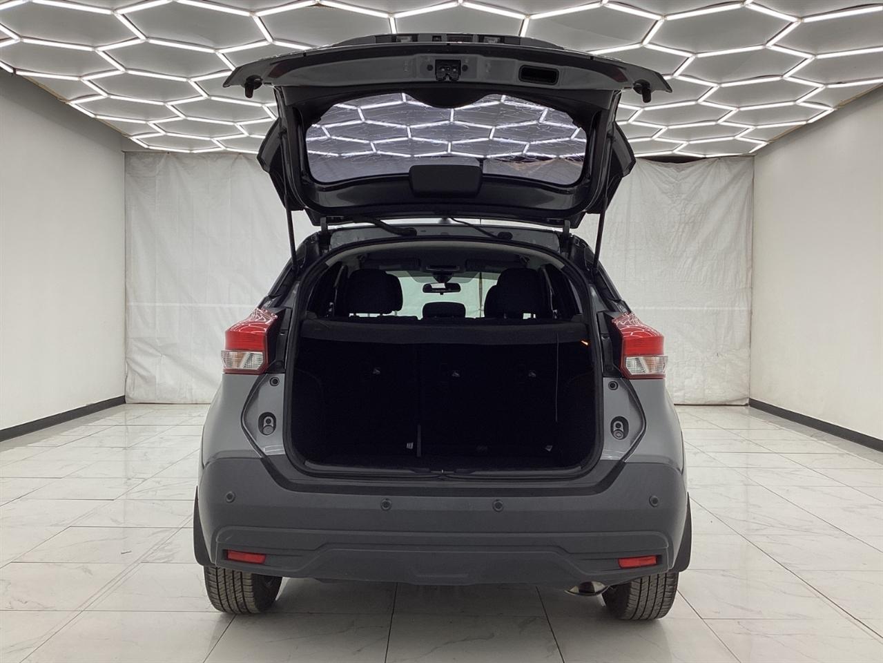 Nissan Kicks SV FWD 2020