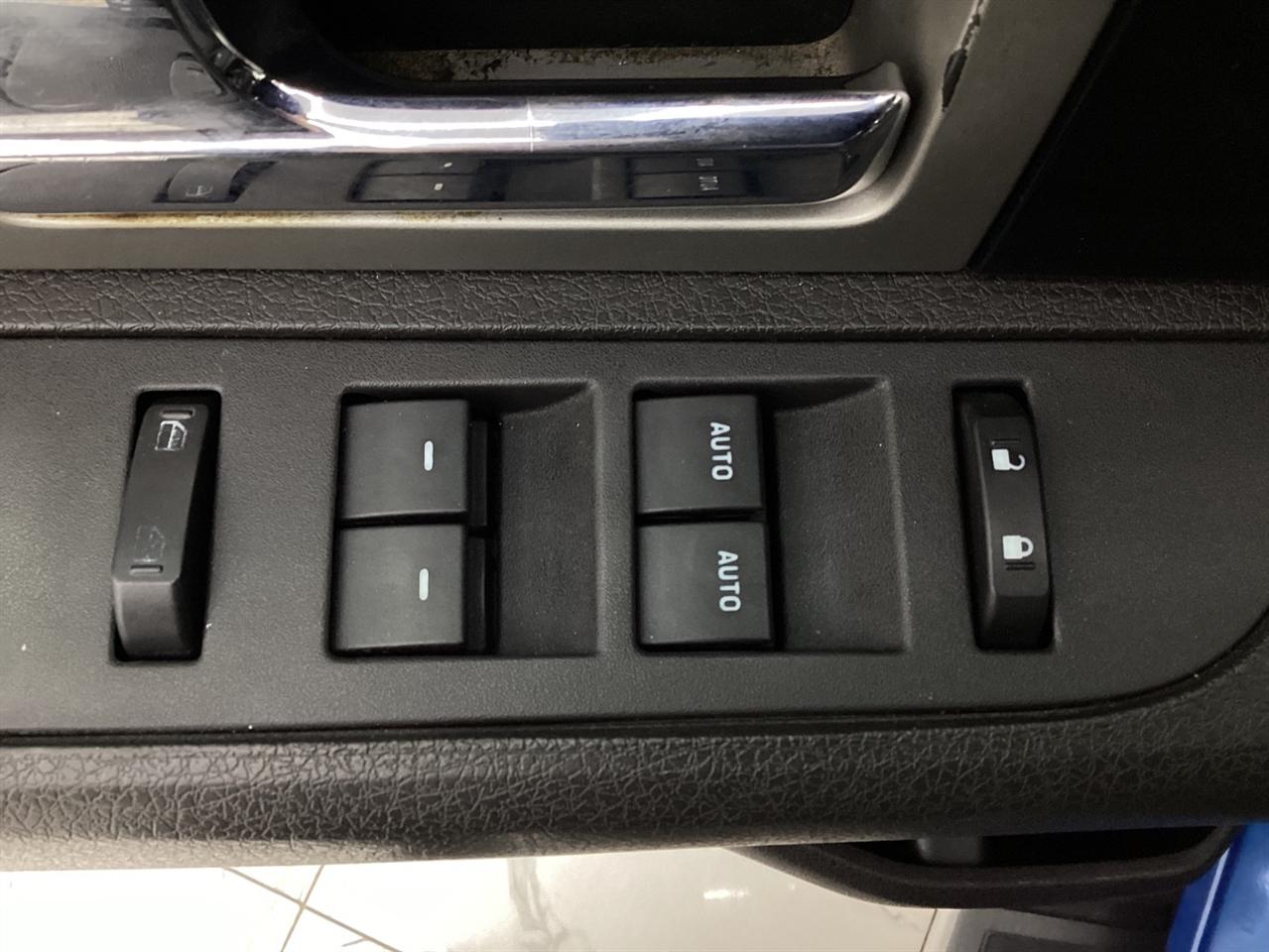 Ford 150 4WD SuperCab 145" Lariat 2011