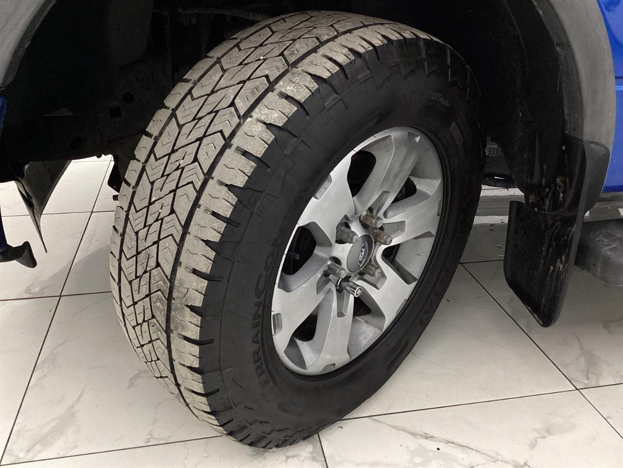 Ford 150 4WD SuperCab 145" Lariat 2011