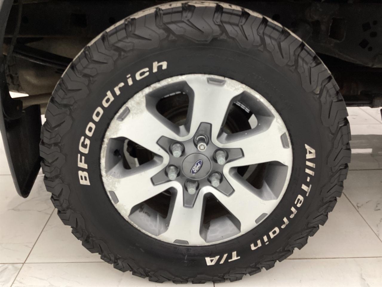 Ford 150 4WD SuperCab 145" Lariat 2011