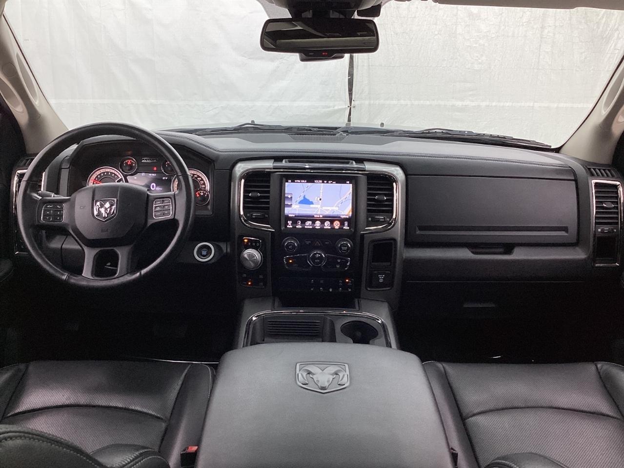 RAM 1500 Night 4x4 Crew Cab 5'7" Box 2017