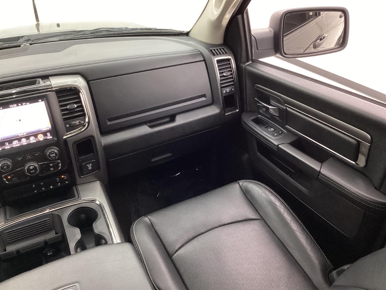 RAM 1500 Night 4x4 Crew Cab 5'7" Box 2017