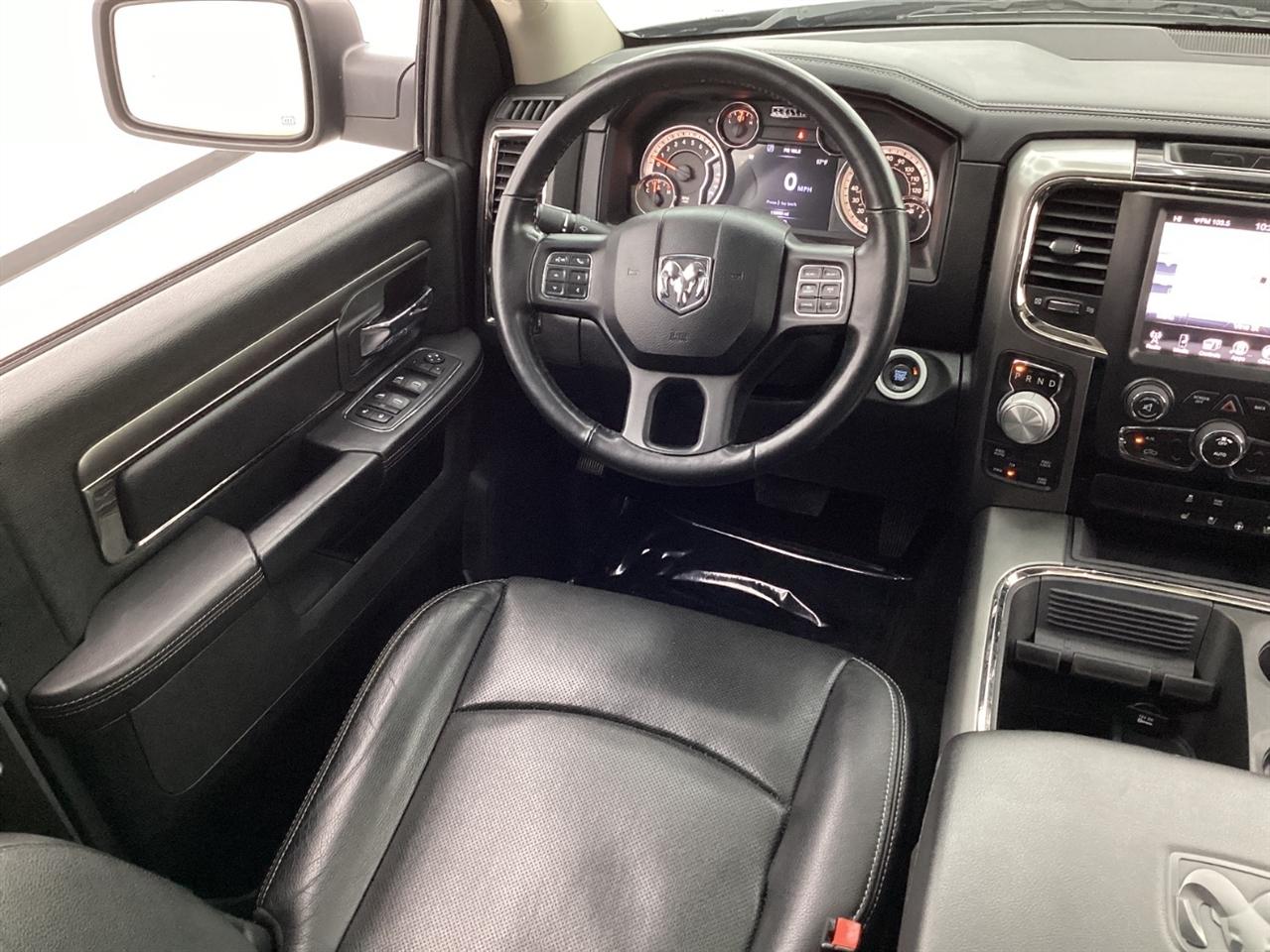 RAM 1500 Night 4x4 Crew Cab 5'7" Box 2017