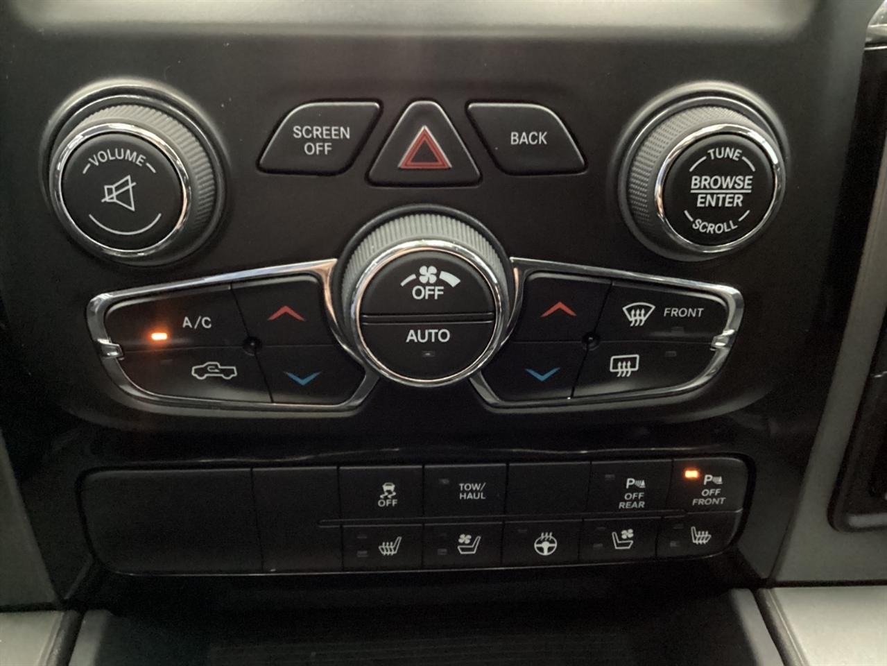 RAM 1500 Night 4x4 Crew Cab 5'7" Box 2017