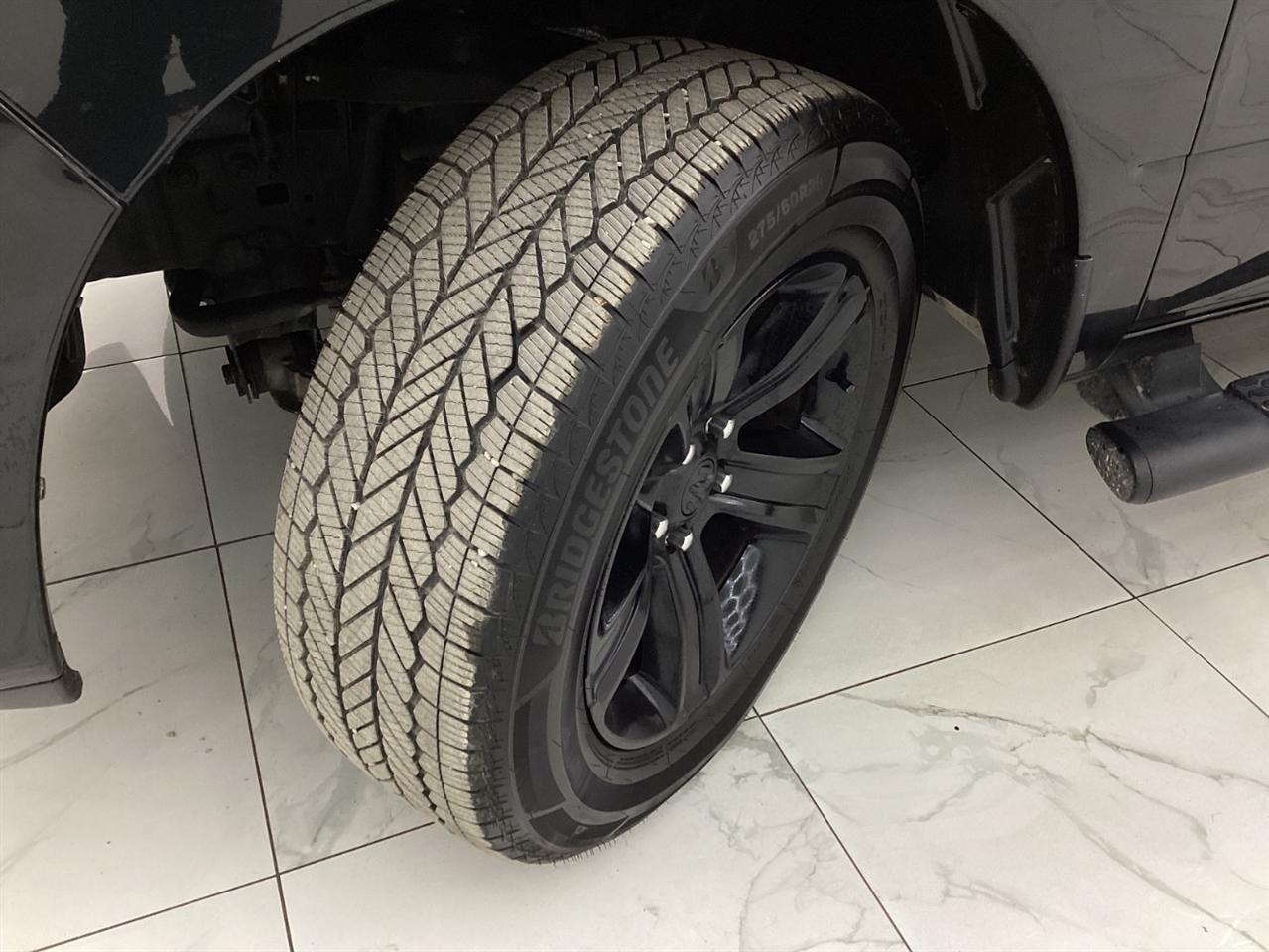 RAM 1500 Night 4x4 Crew Cab 5'7" Box 2017