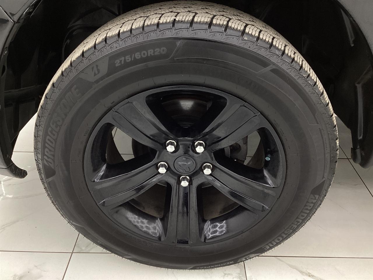 RAM 1500 Night 4x4 Crew Cab 5'7" Box 2017