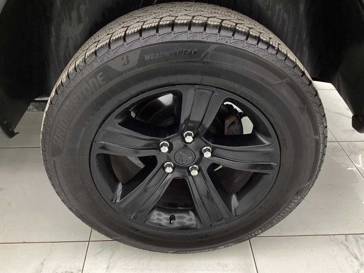 RAM 1500 Night 4x4 Crew Cab 5'7" Box 2017