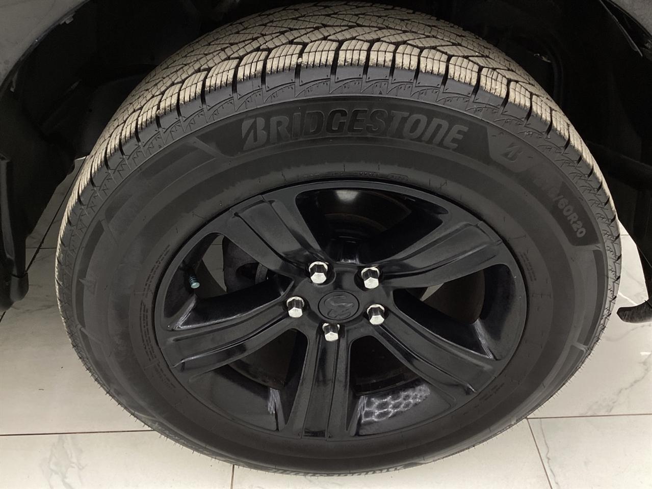 RAM 1500 Night 4x4 Crew Cab 5'7" Box 2017