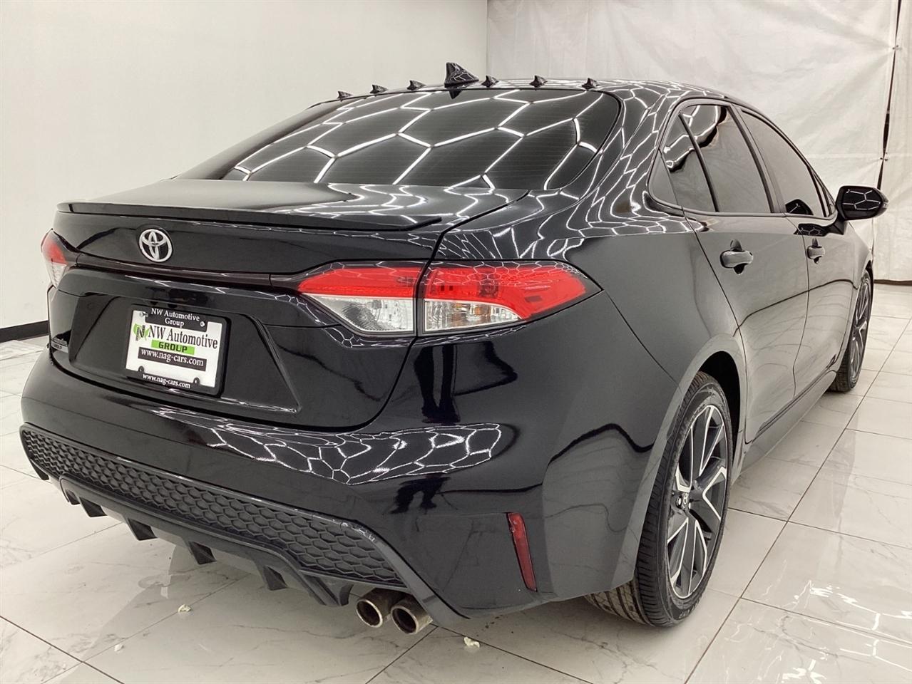 Toyota Corolla SE Nightshade CVT (Natl) 2022