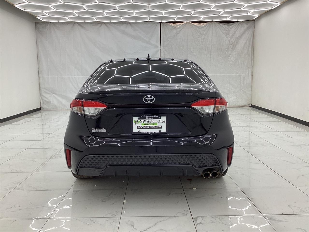 Toyota Corolla SE Nightshade CVT (Natl) 2022