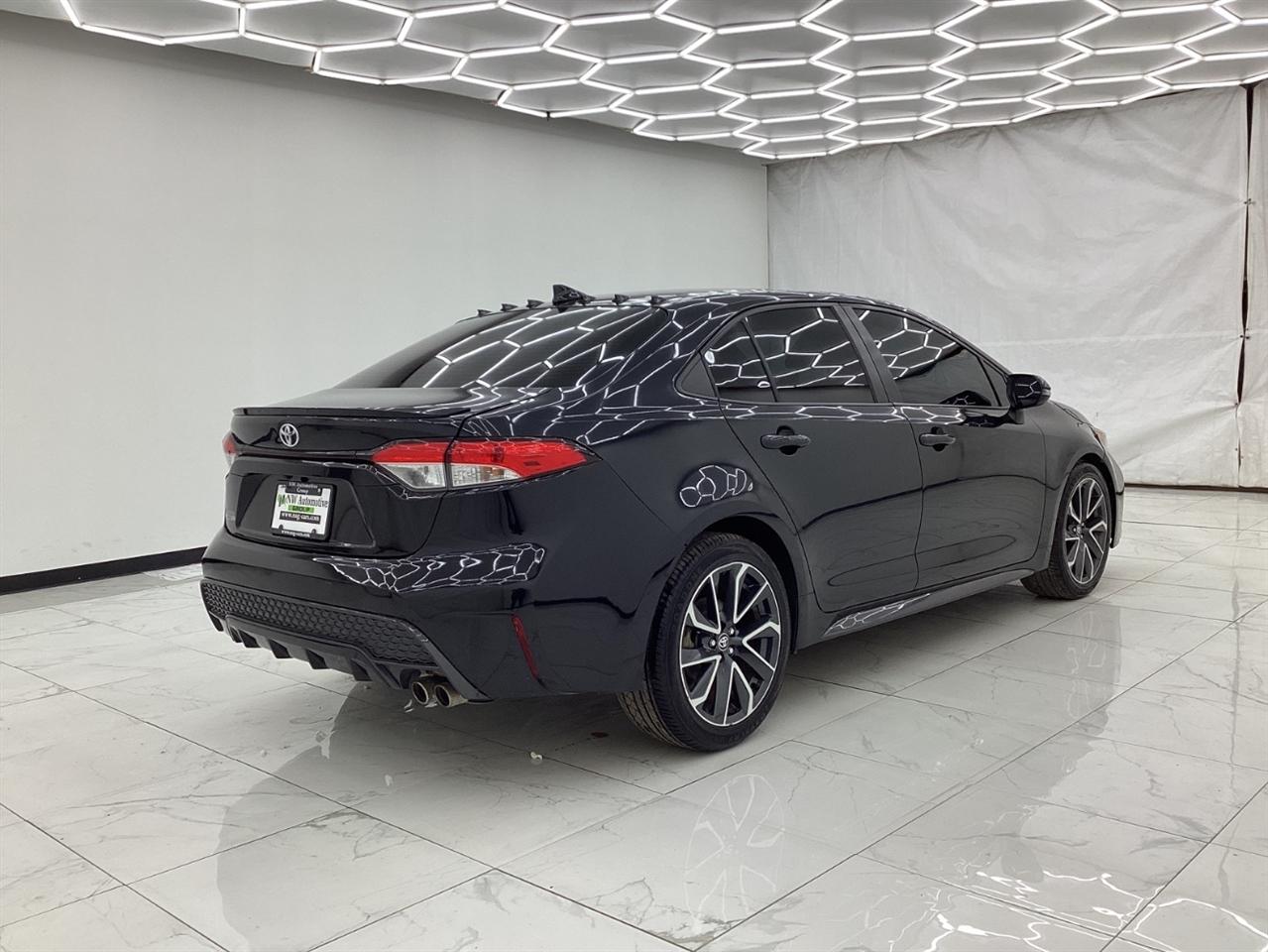 Toyota Corolla SE Nightshade CVT (Natl) 2022