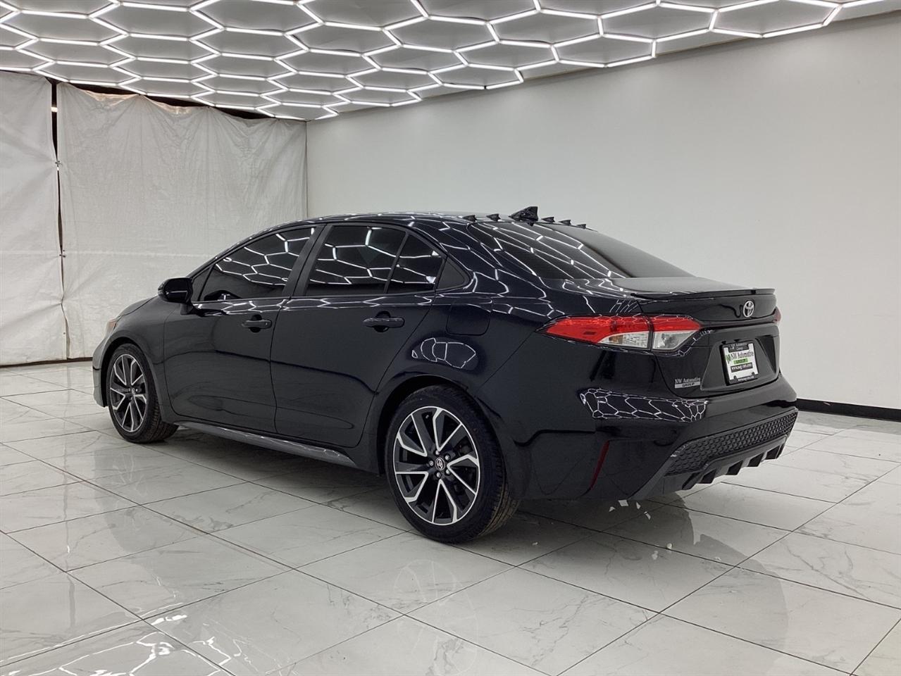 Toyota Corolla SE Nightshade CVT (Natl) 2022